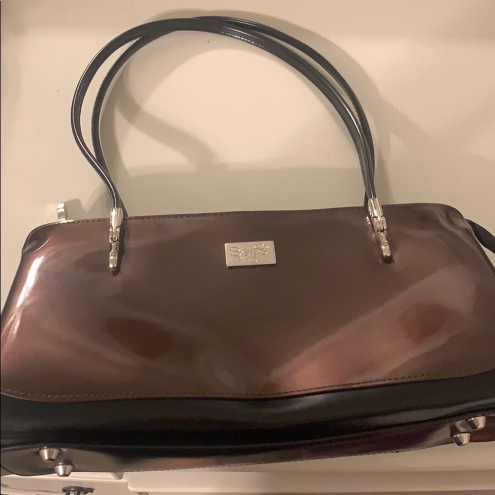 a brown hand bag👍🏼